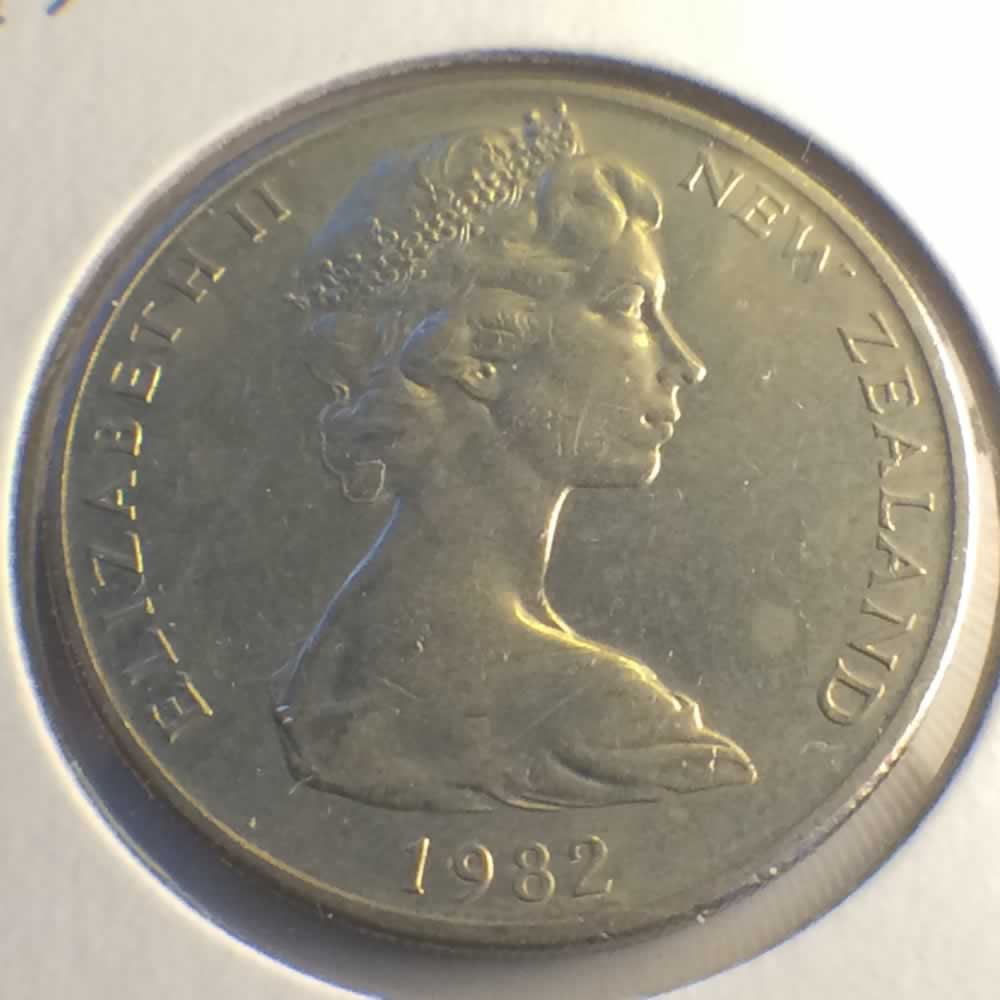 New Zealand 1982  20 Cents Kiwi Coin ( 20C ) - Obverse